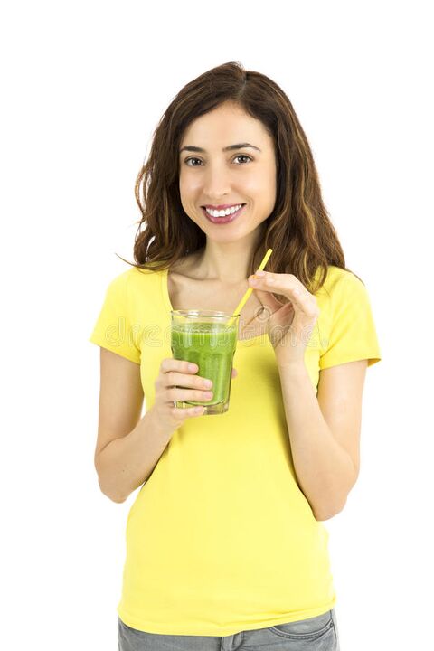 A girl drinks Matcha Slim for weight loss