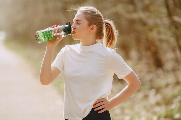 For a flat stomach, you have to follow the drinking regimen, consume enough water